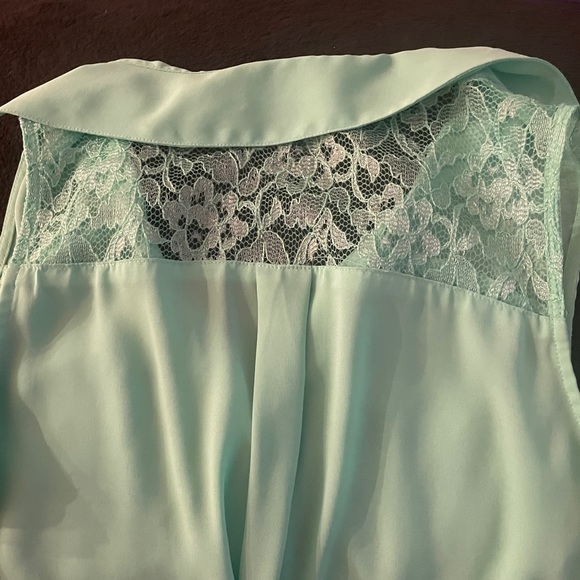 Mint green Express blouse tank. Lace. Button up. - Picture 3 of 5